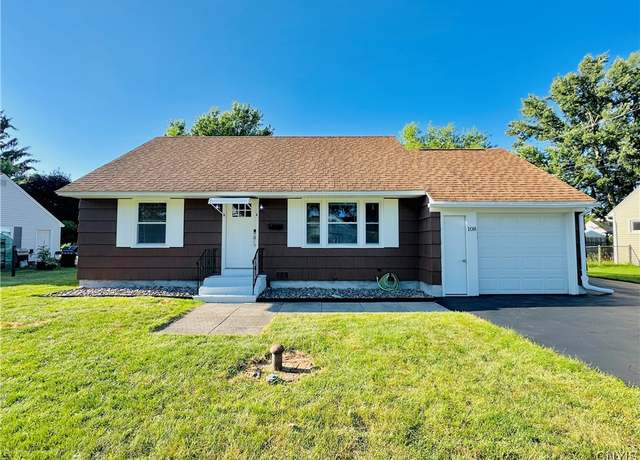 Property at 108 Cynthia Dr, Cicero, NY 13212, 3 beds, 1.5 baths