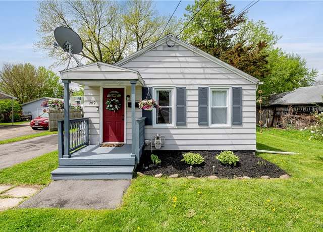 Property at 209 Wright Ave, Salina, NY 13211, 3 beds, 1 bath