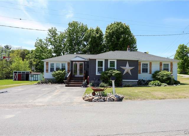 Property at 285 Clinton St, Gouverneur, NY 13642, 3 beds, 1 bath