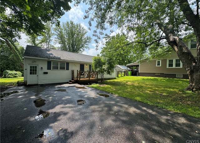 Property at 321 Richfield Blvd, Salina, NY 13211, 3 beds, 1 bath