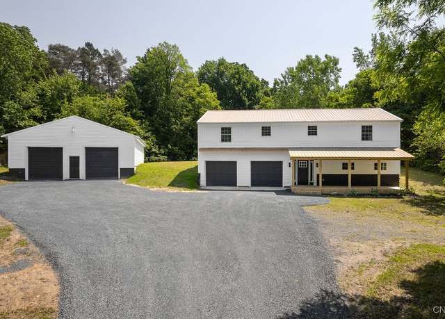 Property at 29 Crescent Ln, Volney, NY 13069, 3 beds, 3 baths