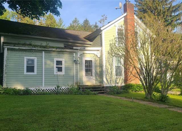 Property at 217 Valley Dr, Elbridge, NY 13060, 4 beds, 1.5 baths