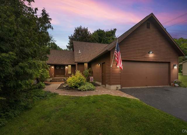 Property at 4962 Tall Oaks Dr, Manlius, NY 13066, 5 beds, 3.5 baths