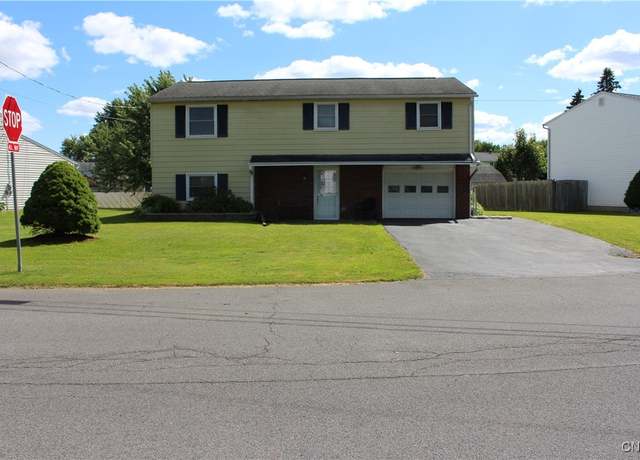 Property at 5370 Vineyard Dr, Clay, NY 13041, 3 beds, 1.5 baths