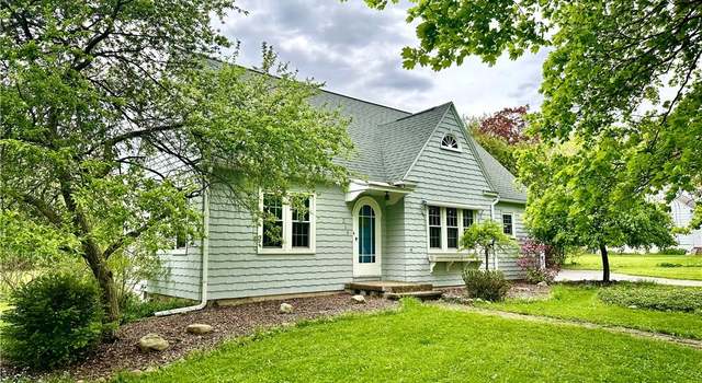 Photo of 215 Washington Dr, New Hartford, NY 13413