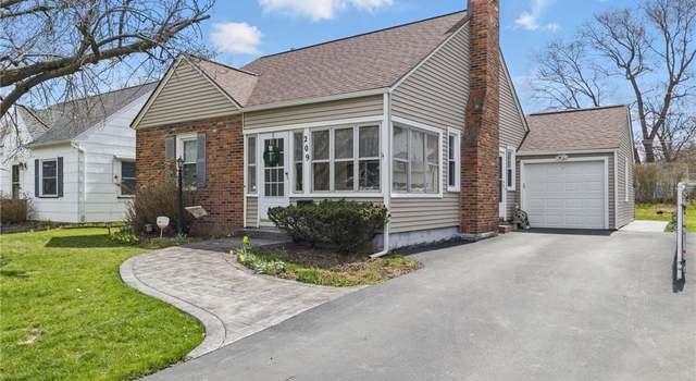 Photo of 209 Oaklawn Dr, Irondequoit, NY 14617