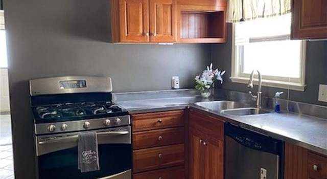 Photo of 9 Parkside Ct, Utica, NY 13501
