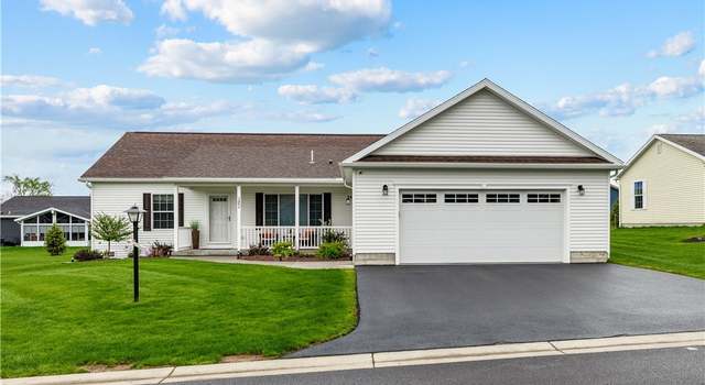 Photo of 121 Woods Edge Dr, New Hartford, NY 13323