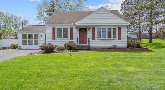 Photo of 108 Stonehedge Rd, Camillus, NY 13031