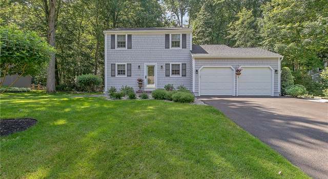 Photo of 8734 Marinus Dr, Baldwinsville, NY 13027
