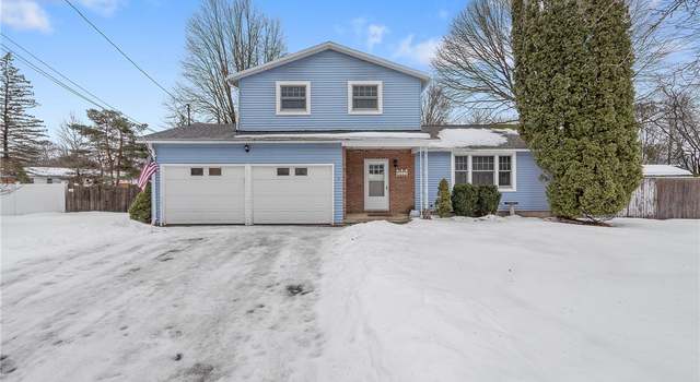 Photo of 112 Teaslewood Ln, Manlius, NY 13116