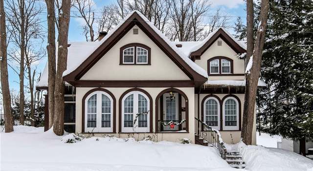 Photo of 36 Beverly Pl, Utica, NY 13501