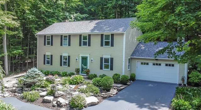 Photo of 111 Woodberry Ln, Fayetteville, NY 13066