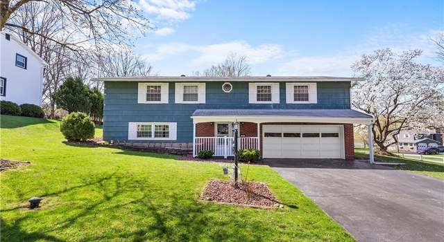 Photo of 400 Oakridge Dr, Camillus, NY 13031