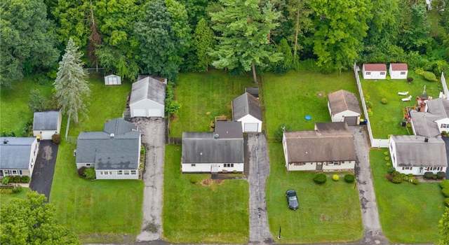 Photo of 10 Mapledale Rd, New Hartford, NY 13413