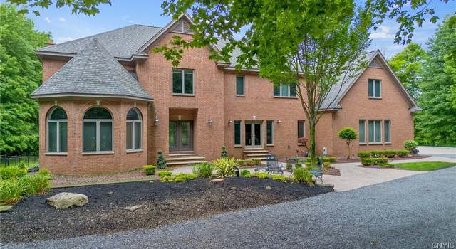 Photo of 10 Pond Meadow Dr, Minetto, NY 13126