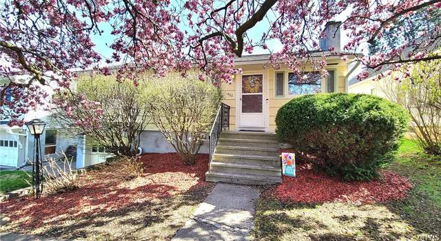 Photo of 422 Radcliffe Rd, Dewitt, NY 13214