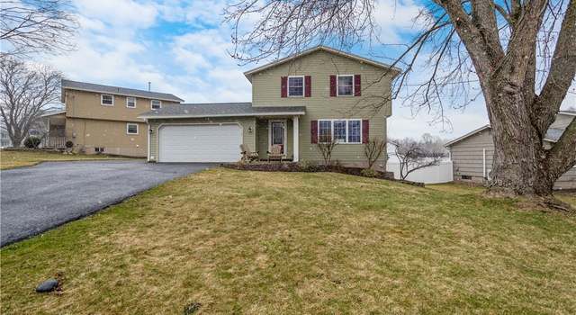 Photo of 127 Canterbury Dr, Camillus, NY 13031