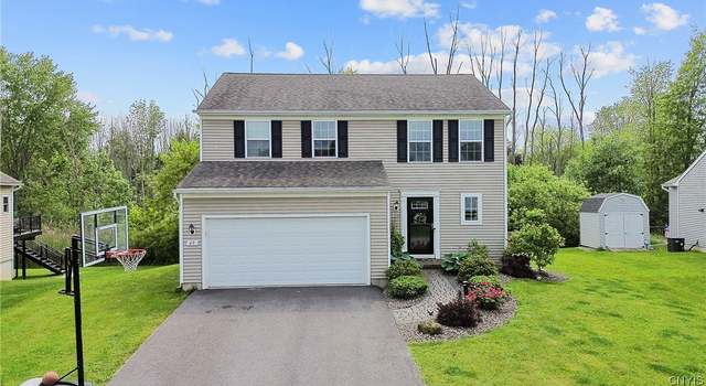 Photo of 49 Silversides Way, Baldwinsville, NY 13027
