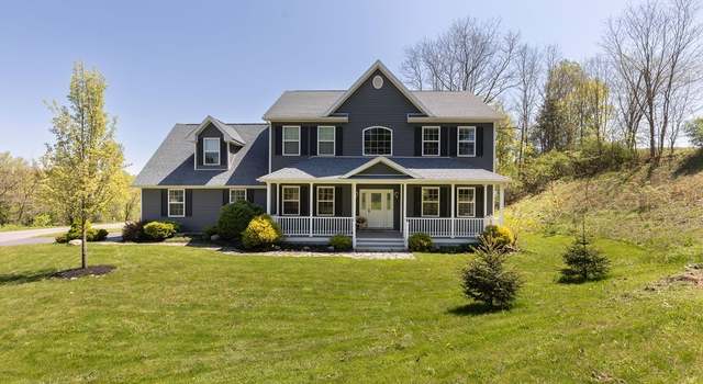 Photo of 2 S Meadow Dr, Cazenovia, NY 13035