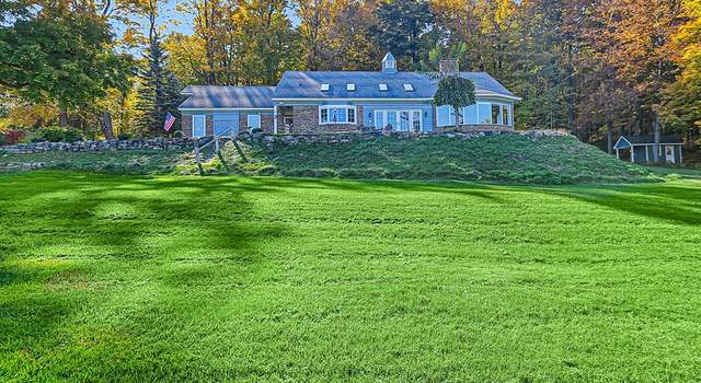 Photo of 8915 Grange Hill Rd, New Hartford, NY 13413