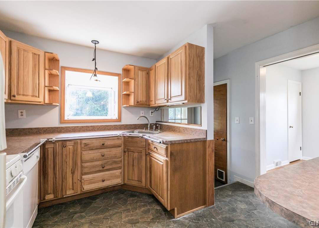 34 Burton St, Cazenovia, NY 13035