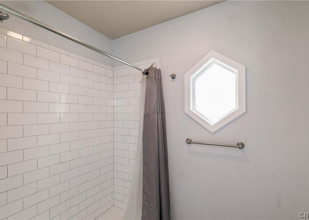 34 Burton St, Cazenovia, NY 13035