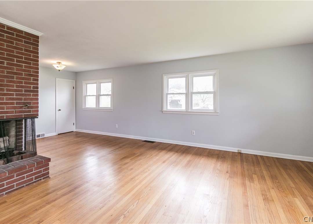 34 Burton St, Cazenovia, NY 13035