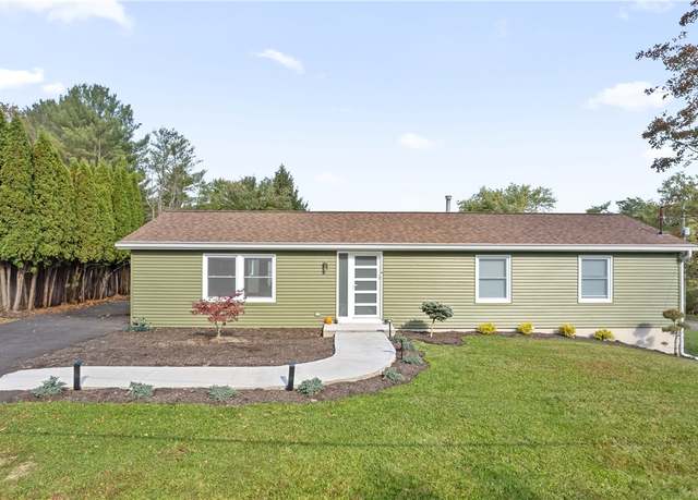Property at 305 Horseshoe Ln, Vestal, NY 13850, 3 beds, 1 bath