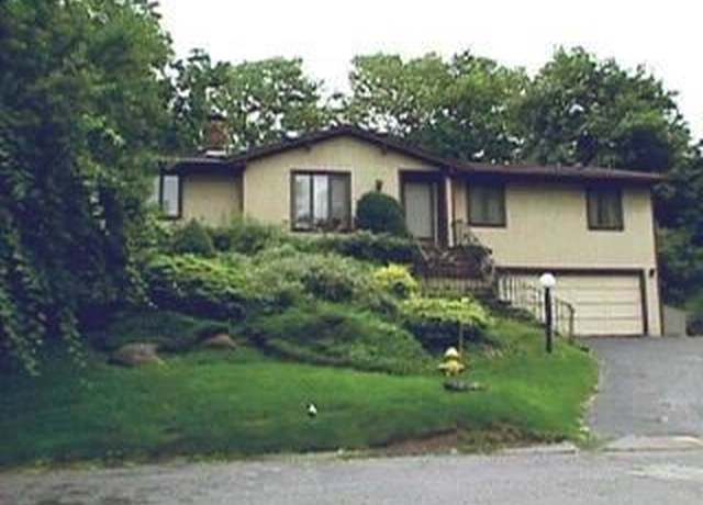 Property at 155 Kindlewood Ln, Irondequoit, NY 14617, 3 beds, 2 baths