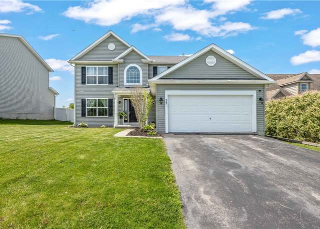 Property at 23 Prestwick Ln, Chili, NY 14428, 3 beds, 2.5 baths