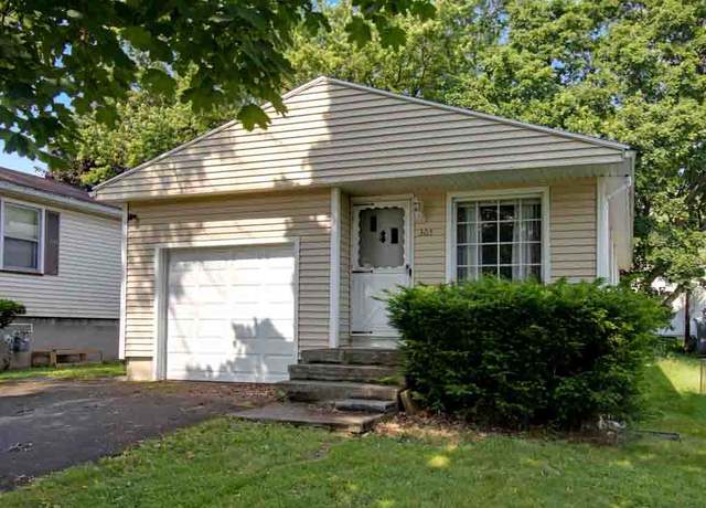 Property at 305 Woodside Pl, Irondequoit, NY 14609, 2 beds, 1.5 baths