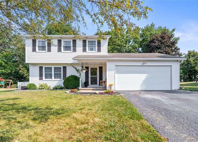 Property at 18 Hanson Cir, Henrietta, NY 14467, 3 beds, 1.5 baths