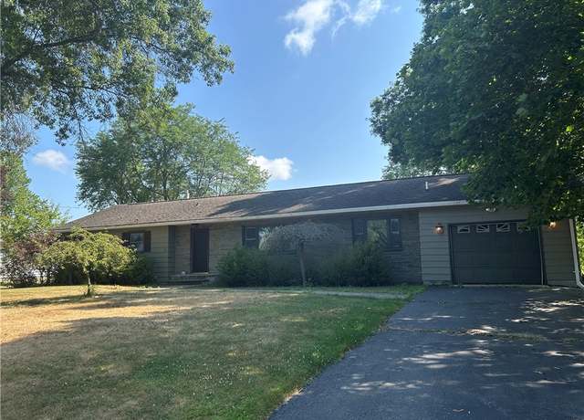 Property at 33 Suburban Dr, Big Flats, NY 14903, 3 beds, 2.5 baths