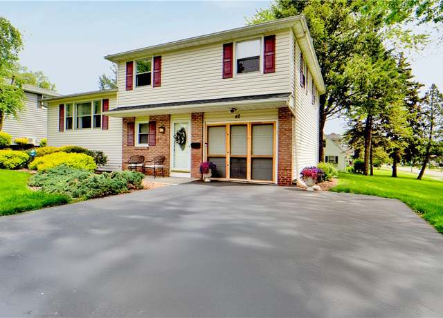 Property at 42 Rigney Ln, Greece, NY 14612, 3 beds, 1.5 baths