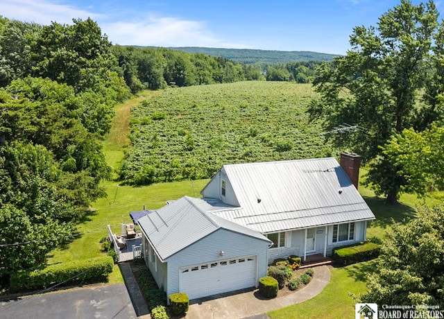 Property at 5005 W Main Rd, Pomfret, NY 14063, 3 beds, 1 bath