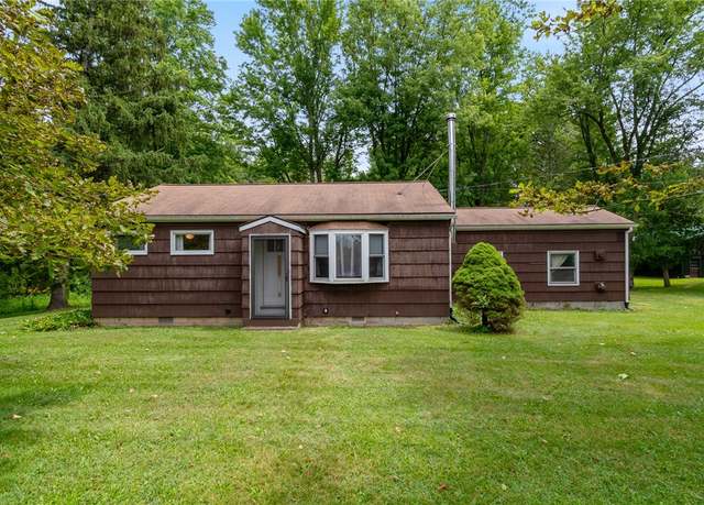 Property at 305 Rausler Rd, Farmington, NY 14425, 2 beds, 1 bath
