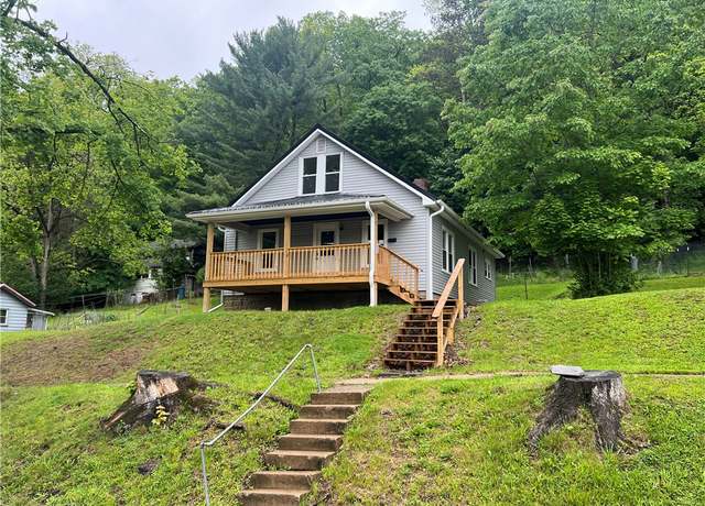 Property at 106 W 7th St, Emporium Boro, PA 15834, 3 beds, 1 bath