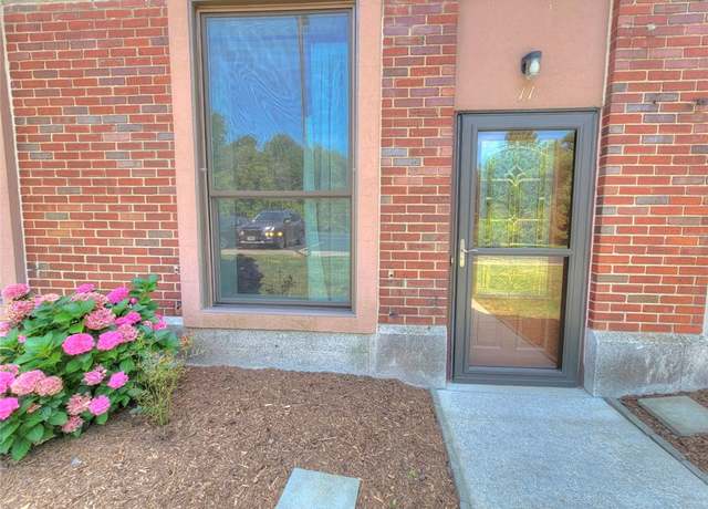 Property at 270 Latta Rd Unit UN111, Rochester, NY 14612, 2 beds, 1.5 baths