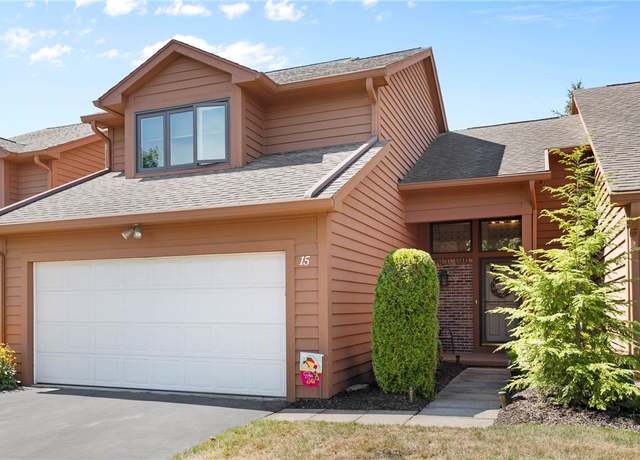 Property at 15 Banbury Dr, Greece, NY 14612, 2 beds, 2.5 baths