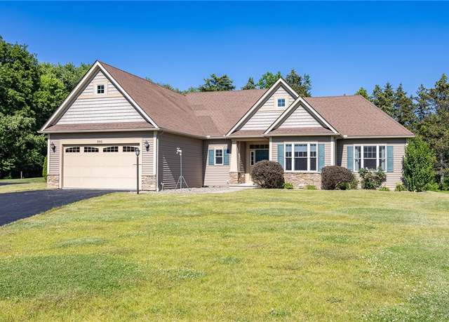 Property at 996 Summer Creek Ln, Webster, NY 14580, 3 beds, 2 baths