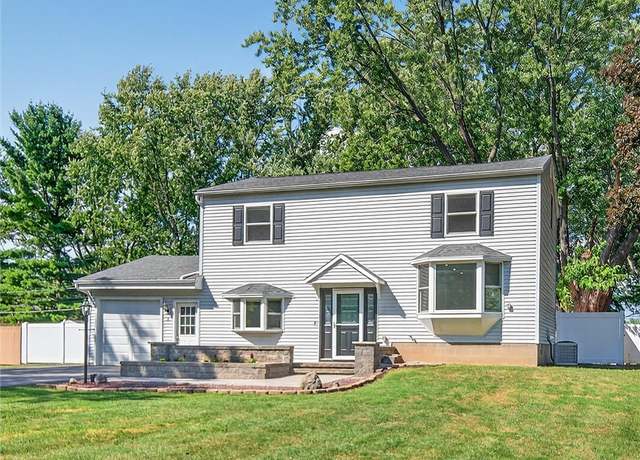 Property at 8 Weatherwood Ln, Chili, NY 14624, 3 beds, 2.5 baths