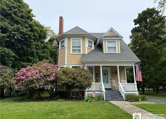 Property at 41 Maple Ave, Pomfret, NY 14063, 5 beds, 1.5 baths