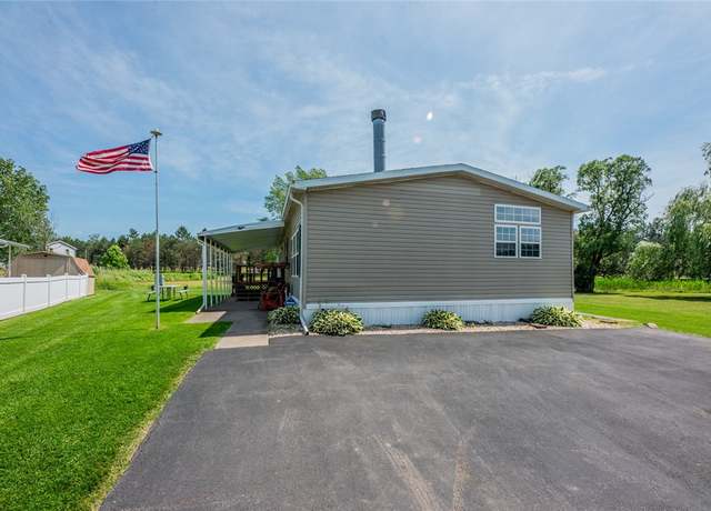 Property at 900 Cobblestone Ct, Clarendon, NY 14470, 3 beds, 2 baths
