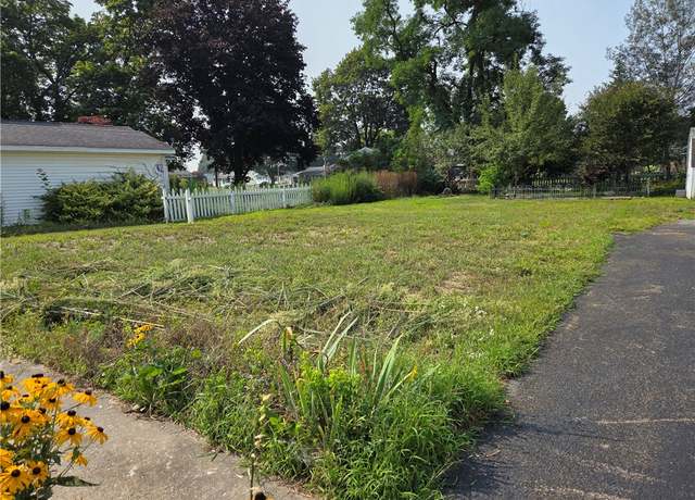 Property at 301 Bowers Dr, Horseheads, NY 14845, 2 beds, 1.5 baths