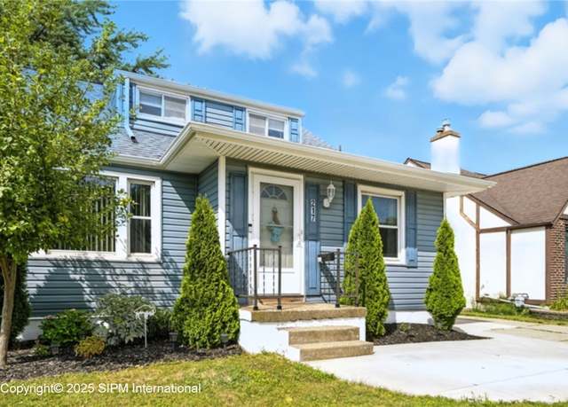 Property at 217 Briarhurst Dr, Tonawanda, NY 14150, 3 beds, 1.5 baths