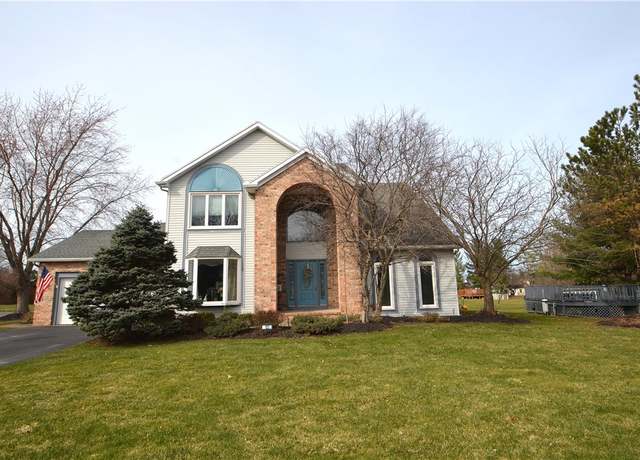 Property at 122 Thorn Apple Ln, Greece, NY 14626, 4 beds, 4 baths