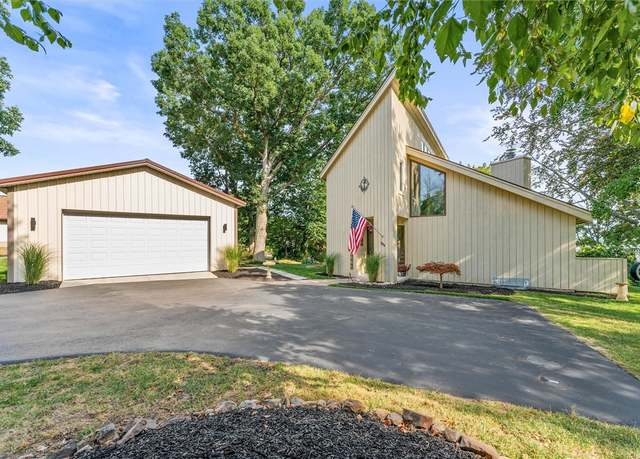 Property at 369 Lowden Point Rd, Greece, NY 14612, 3 beds, 2.5 baths
