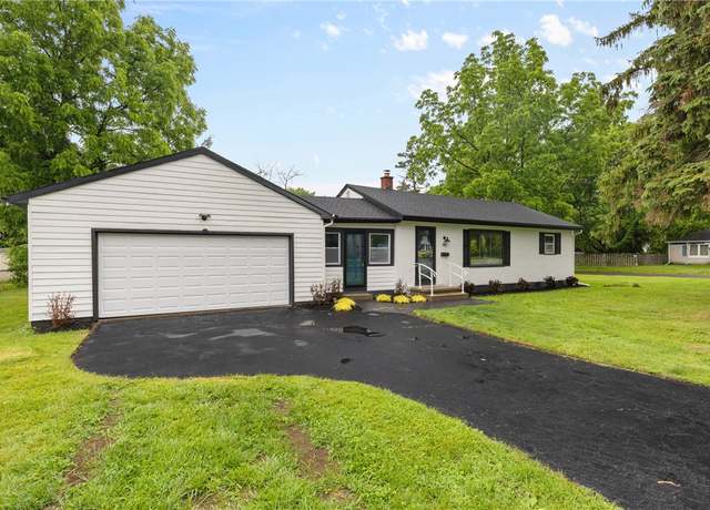 Property at 54 Oaklawn Dr, Irondequoit, NY 14617, 3 beds, 1.5 baths