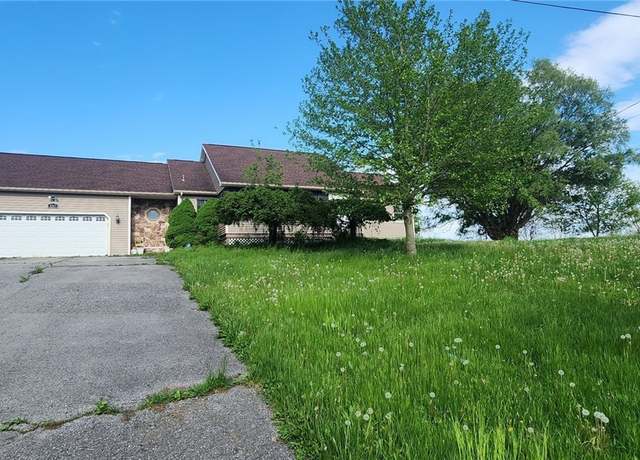 Property at 4265 S Holley Rd, Clarendon, NY 14470, 3 beds, 2.5 baths